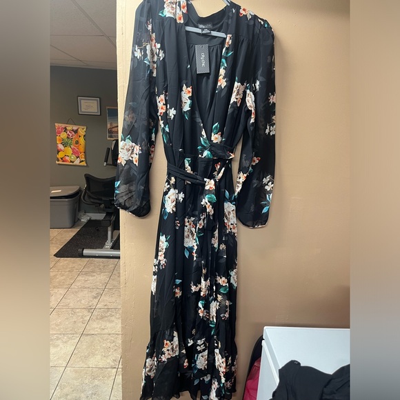 Black flower wrap dress - Picture 2 of 4